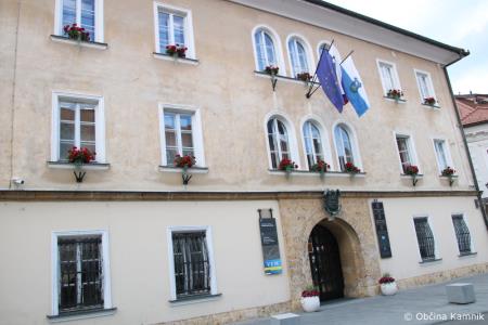 Telefonska številka za dostavo nujnih življenjskih potrebščin starejšim občankam in občanom, ki živijo sami